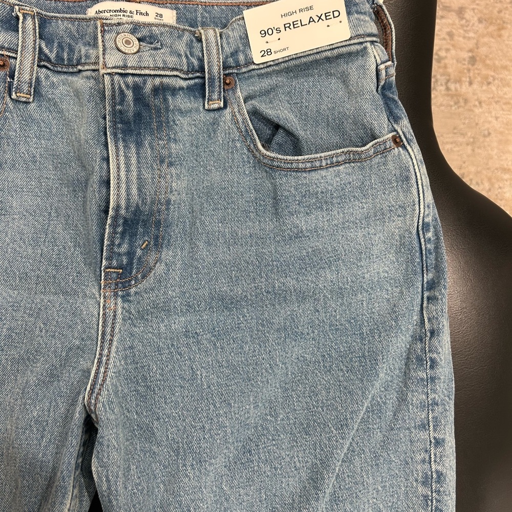 Abercrombie & Fitch women’s 90s relaxed high rise Blue Jeans